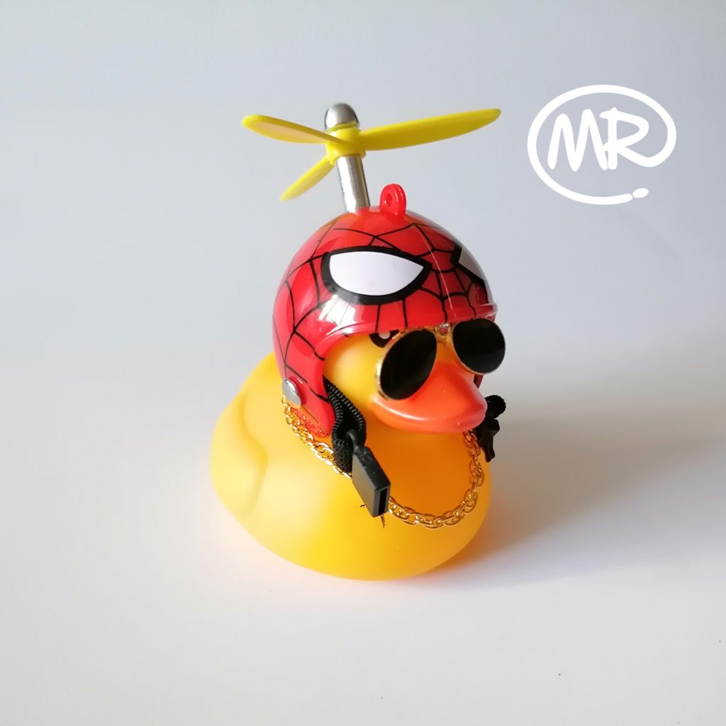 Figura Patito De Hule Con Casco Spiderman Mundo Roms